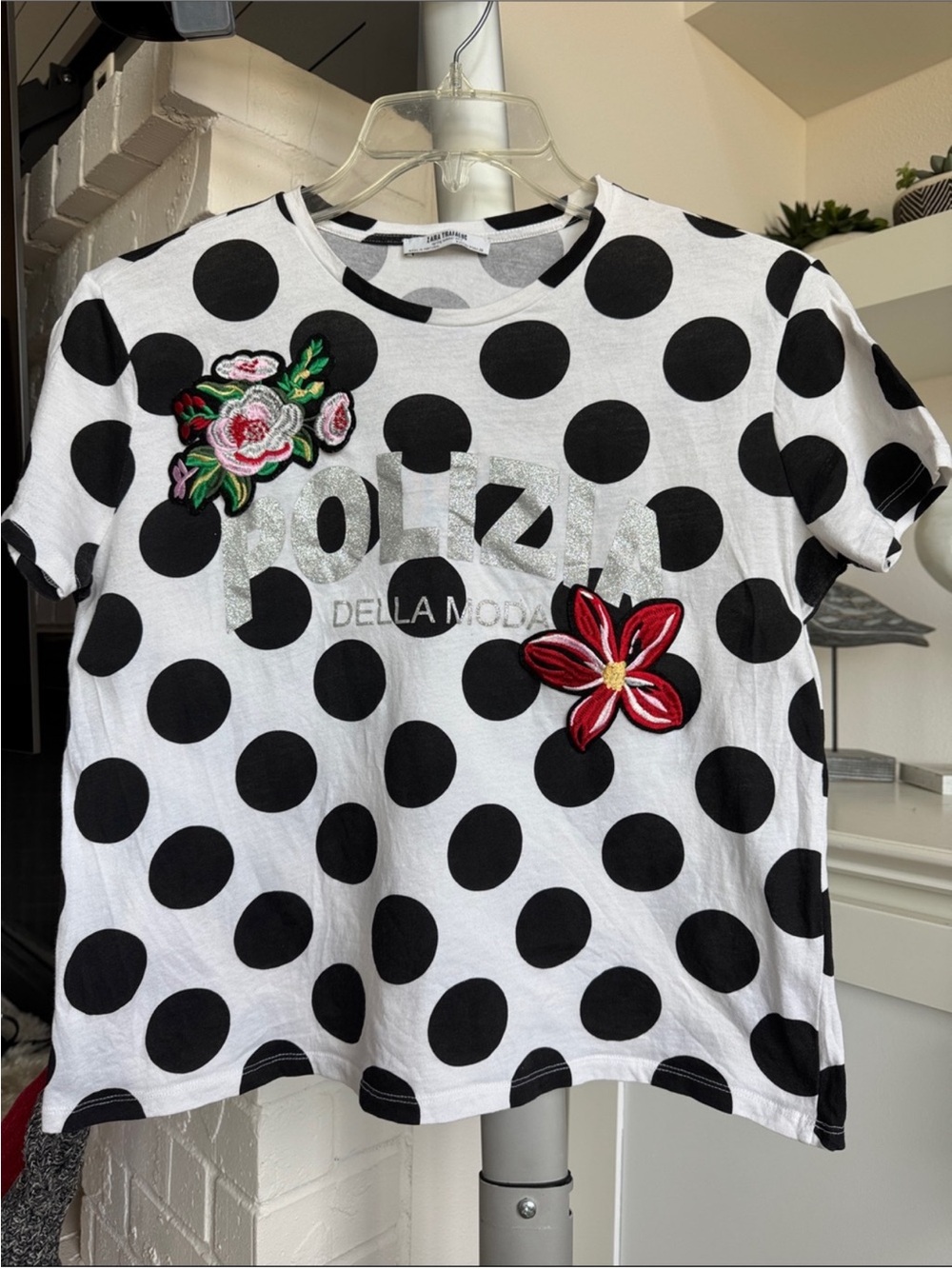 Zara embroidered Polka Dot T Shirt/Tee/Top Sz M Black White Red Crew Short
